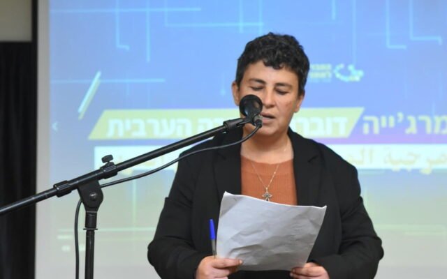 نقد اجتماعي لخطاب الإيجابية المفرط في مواجهة الظروف القاسية